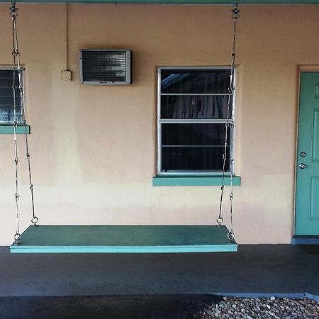 Campbell Motel Коко Екстериор снимка