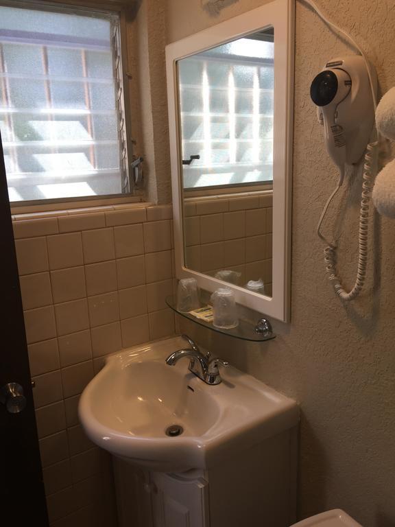 Campbell Motel Коко Екстериор снимка